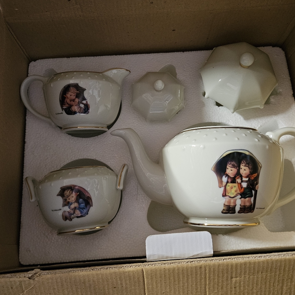 Hummel Hostess Tea Set NEW IN BOX 24K gold trim